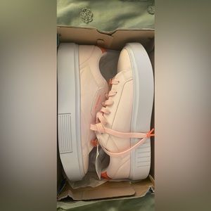 Peachy adidas super sleek sneaker size 7